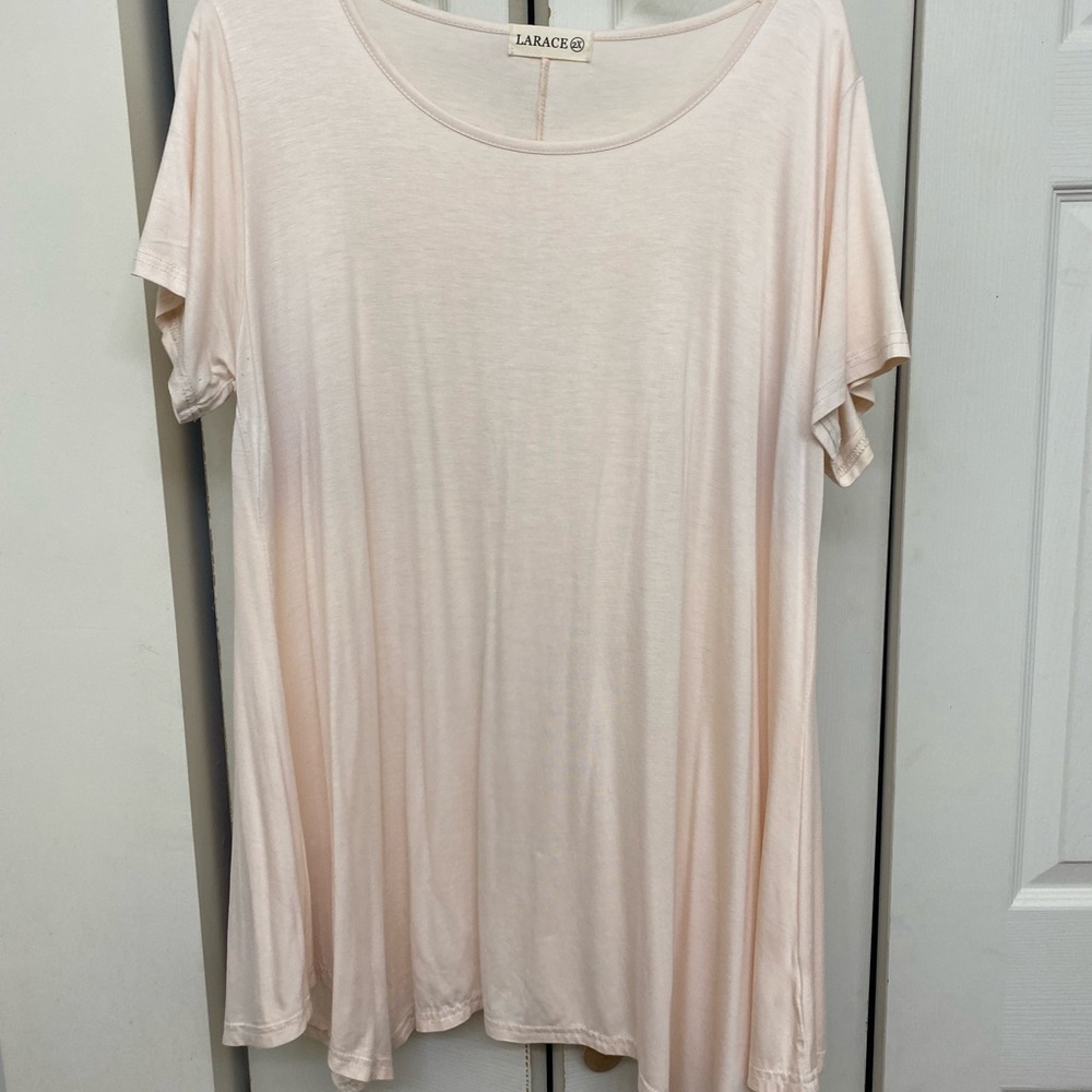 ❤️ 3 for $10 must bundle 3 
NWOT 2X tunic cream